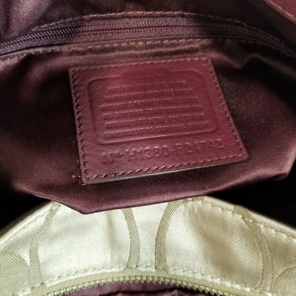 COACH Campbell Signature HOBO W/ Matching Accordion Zip Wallet - Picture 4 of 7